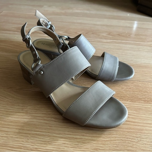 Naturalizer Aubree Taupe Comfort Leather Block Sandals Women’s 6M - Picture 1 of 9